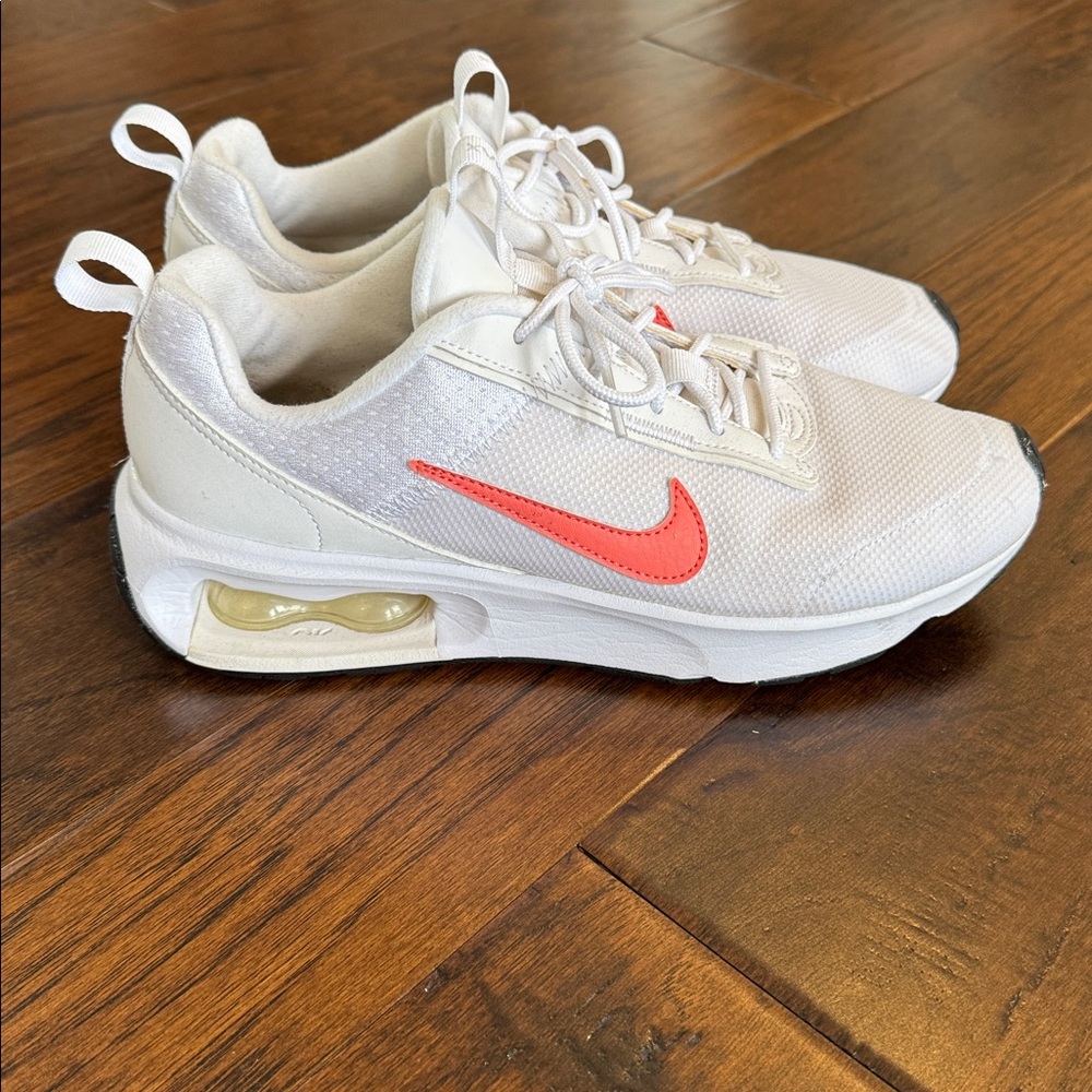 Nike Women's Air Max Interlock Lite Casual White Sneakers Size 9